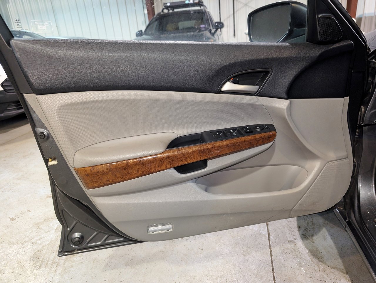 Used 2011 Honda Accord EX image 10