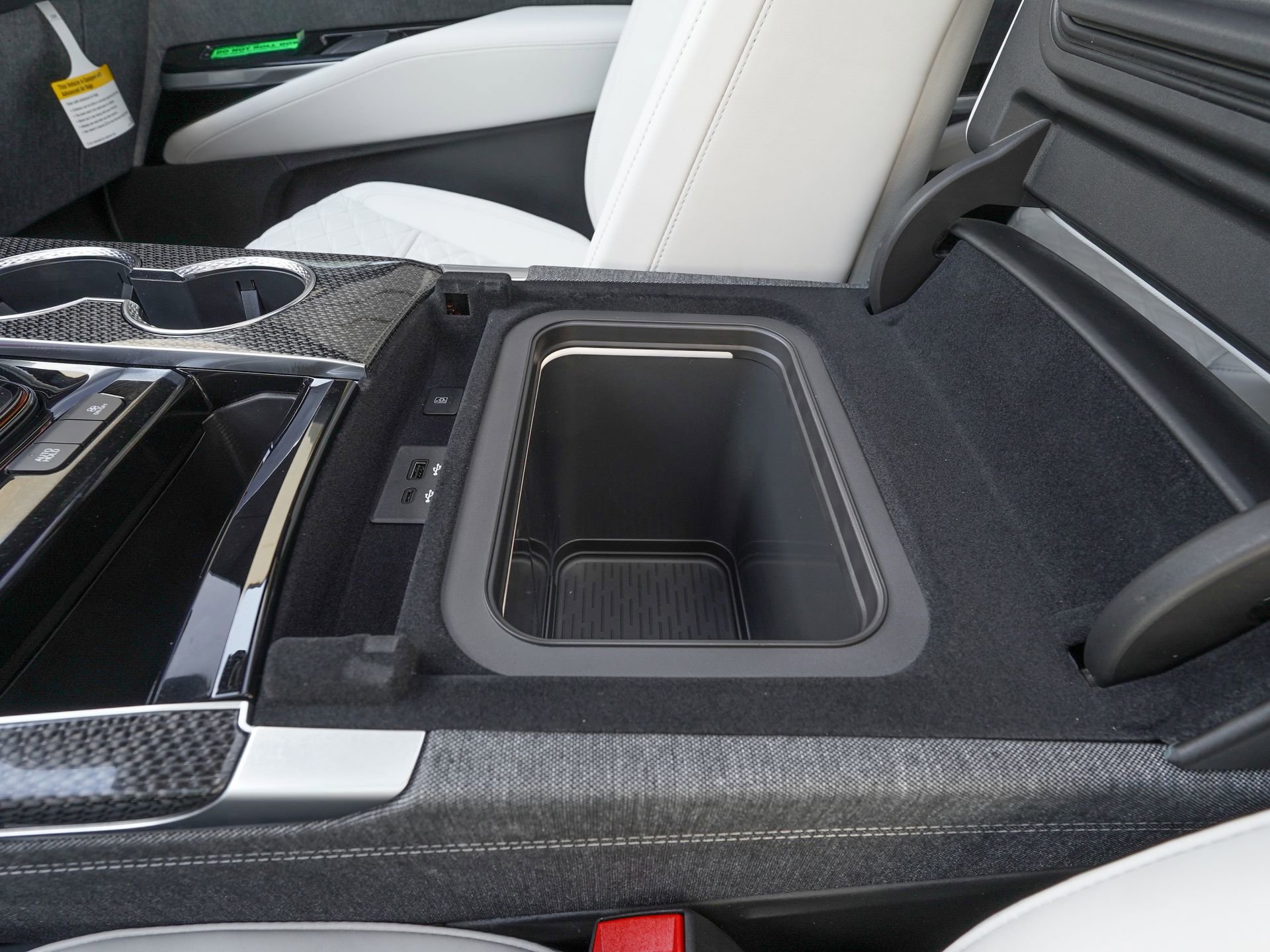 Used 2026 Cadillac Escalade V w/ LPO, ONYX Package image 31