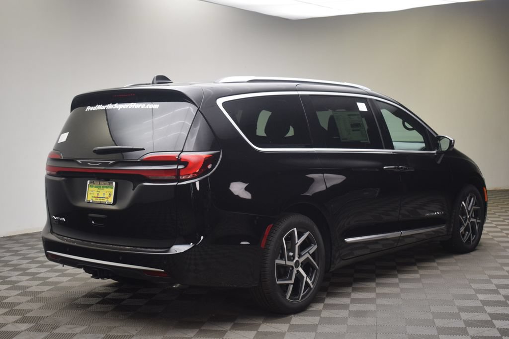 New 2027 Chrysler Pacifica Pinnacle FWD image 5