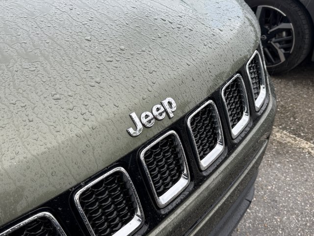 Used 2018 Jeep Compass Latitude w/ Safe & Security Group FWD image 14