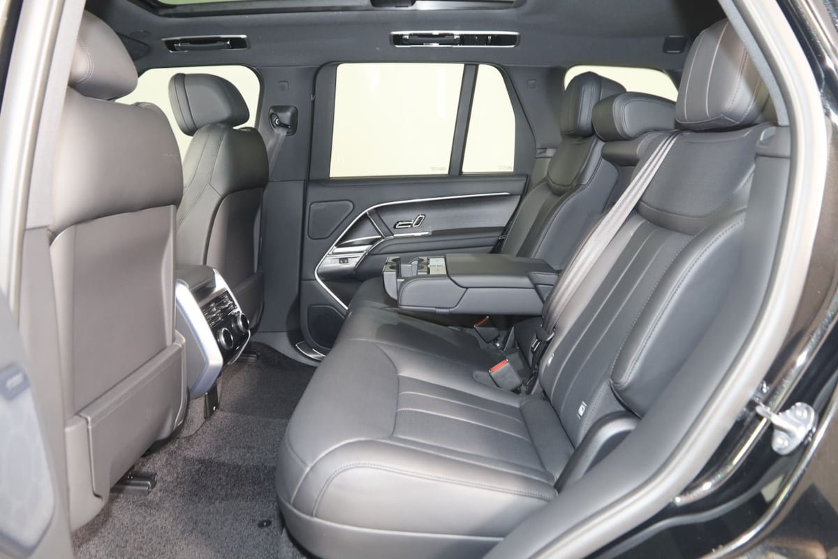 Used 2025 Land Rover Range Rover SE AWD/4WD image 58