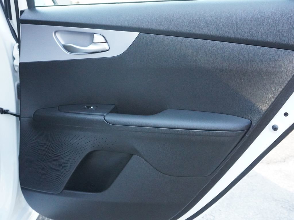 Used 2024 Kia Forte LXS w/ LXS Technology Package FWD image 21