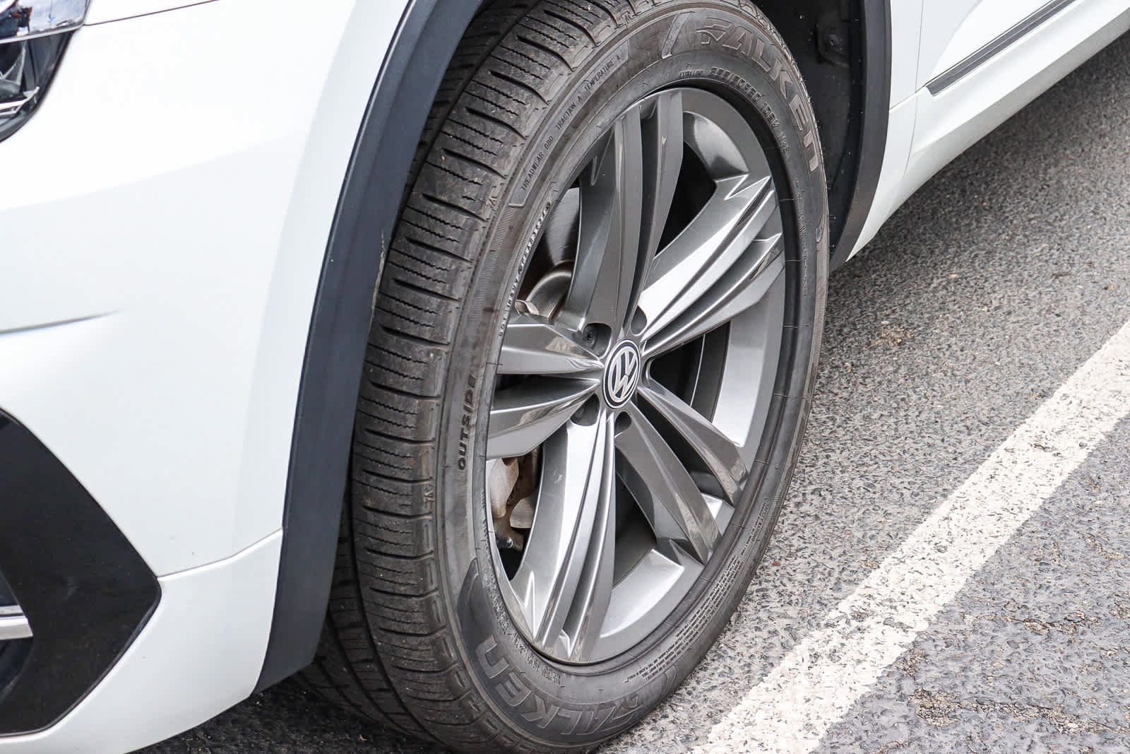 Used 2019 Volkswagen Atlas SEL R-Line FWD image 4