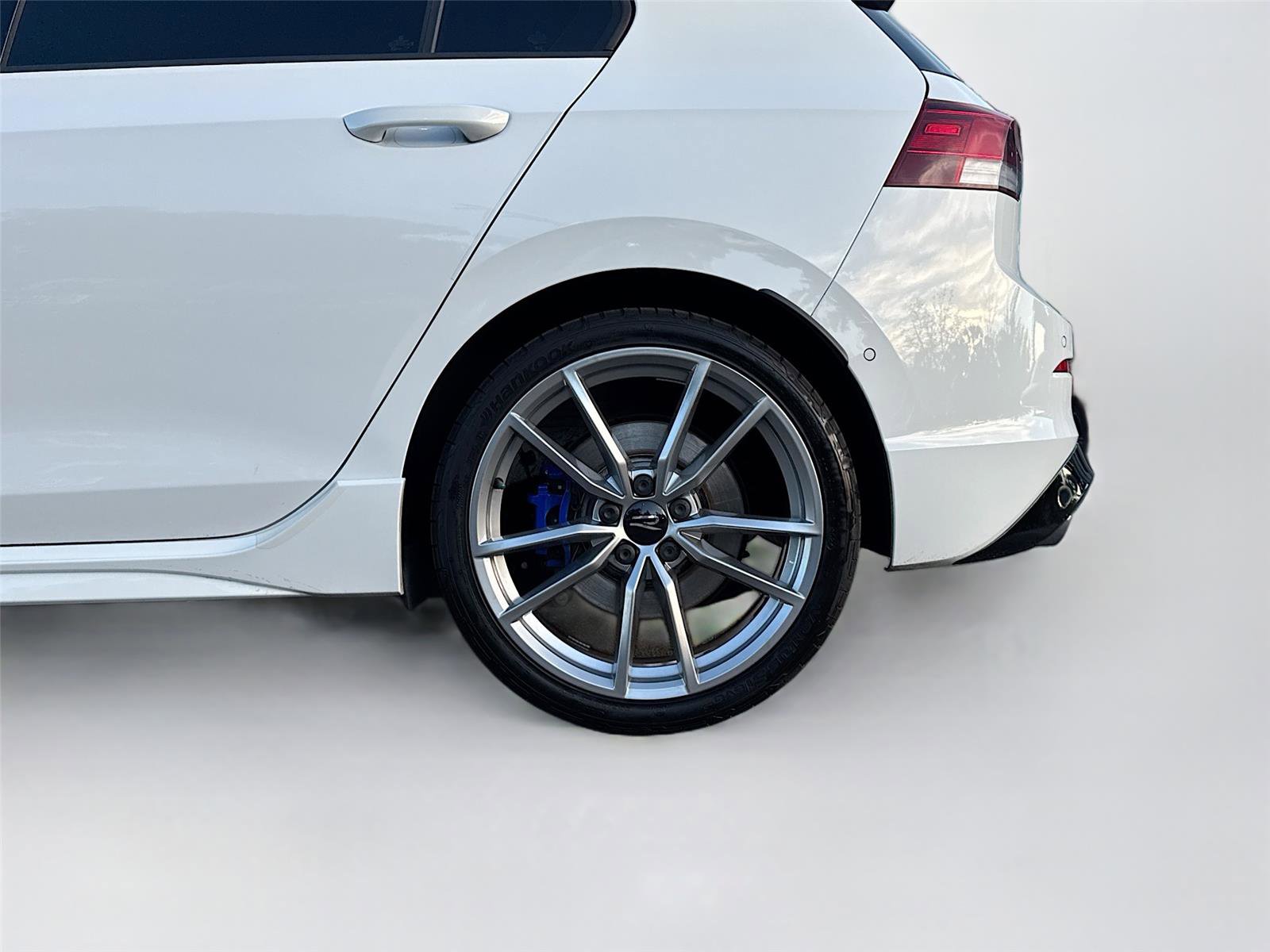 Used 2024 Volkswagen Golf R image 30