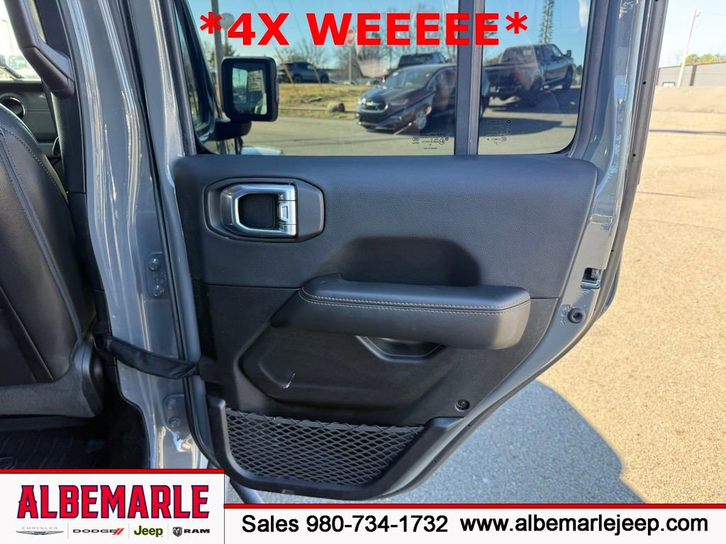 Used 2022 Jeep Wrangler Unlimited Sahara image 34