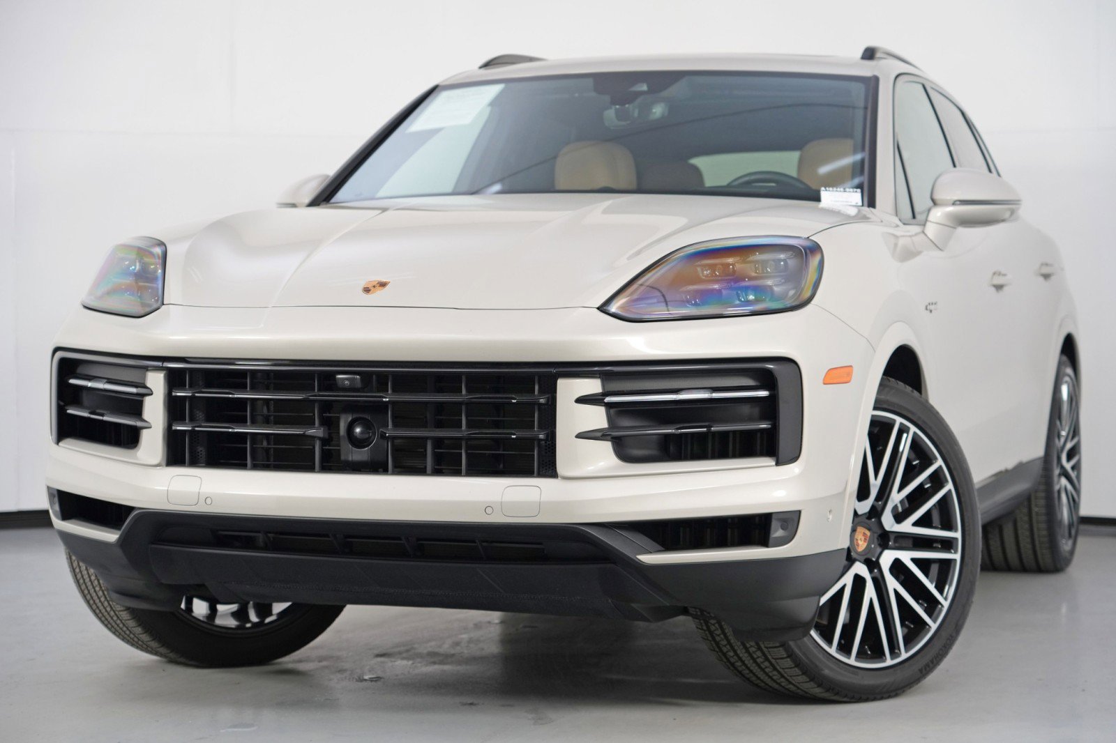 Used 2025 Porsche Cayenne E-Hybrid image 3