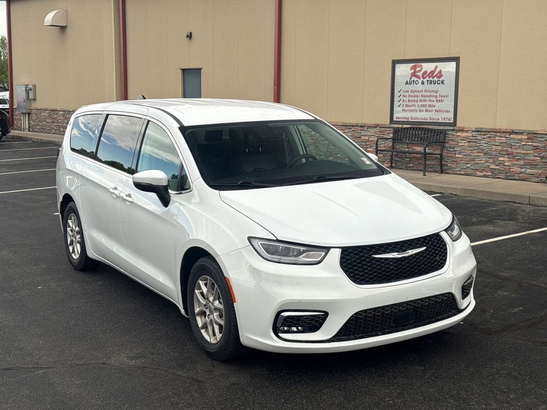 Used 2023 Chrysler Pacifica Touring-L FWD image 41