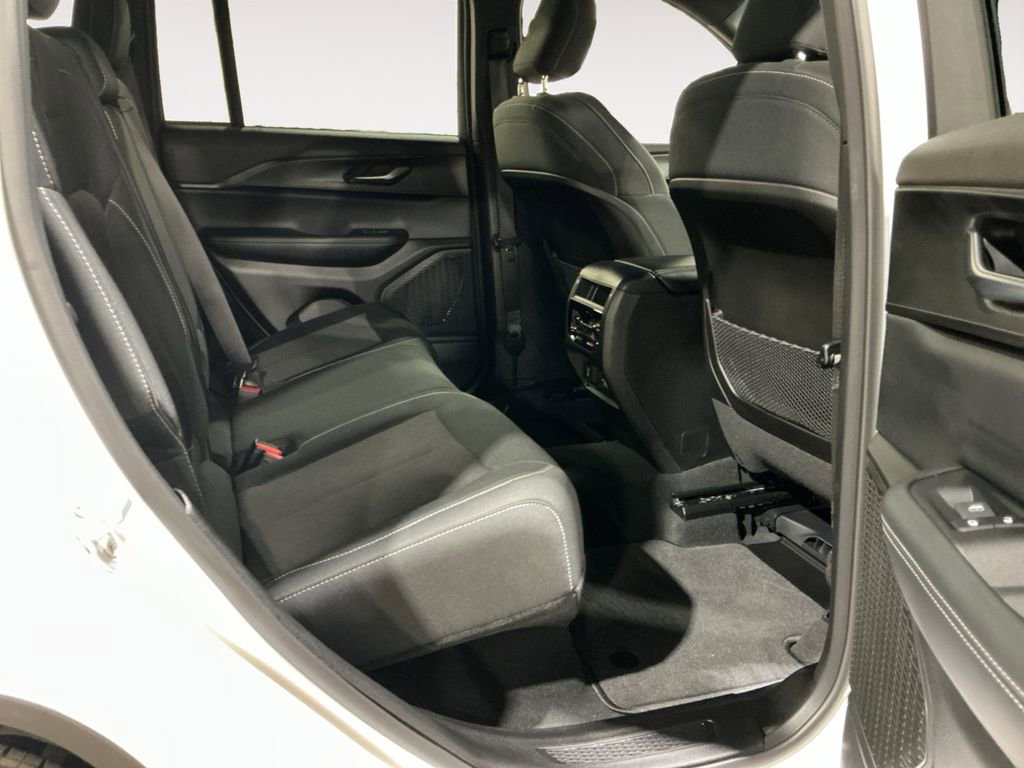 Used 2024 Jeep Grand Cherokee Laredo X w/ Luxury Tech Group I image 16