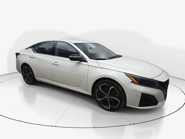 Used 2025 Nissan Altima 2.5 SR FWD image 3