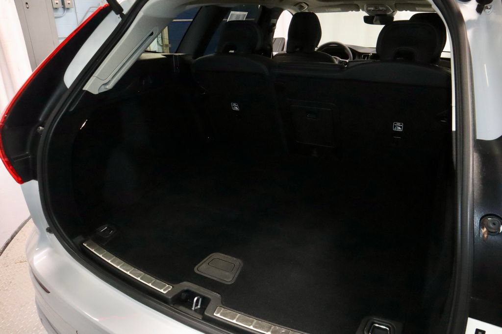 Used 2023 Volvo XC60 B5 Plus AWD/4WD image 19