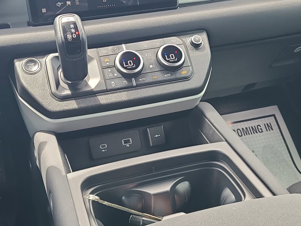 Used 2023 Land Rover Defender 110 X-Dynamic SE image 15