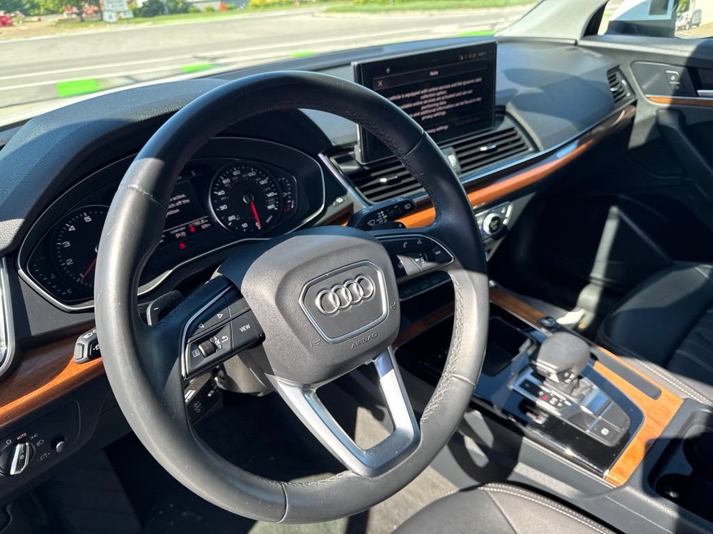 Used 2023 Audi Q5 2.0T Premium w/ Convenience Package AWD/4WD video 3