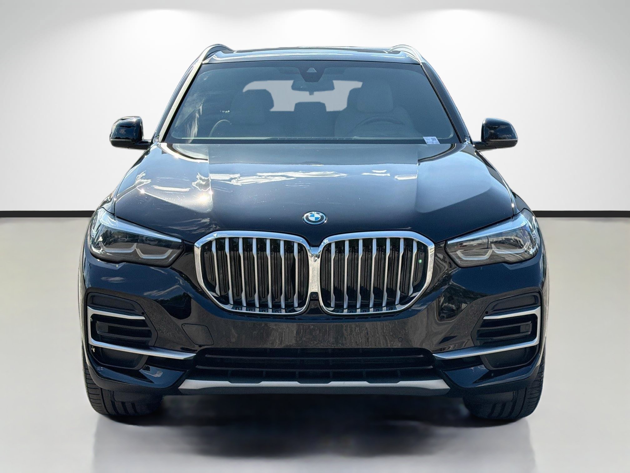 Used 2023 BMW X5 xDrive45e w/ Parking Assistance Package AWD/4WD image 8