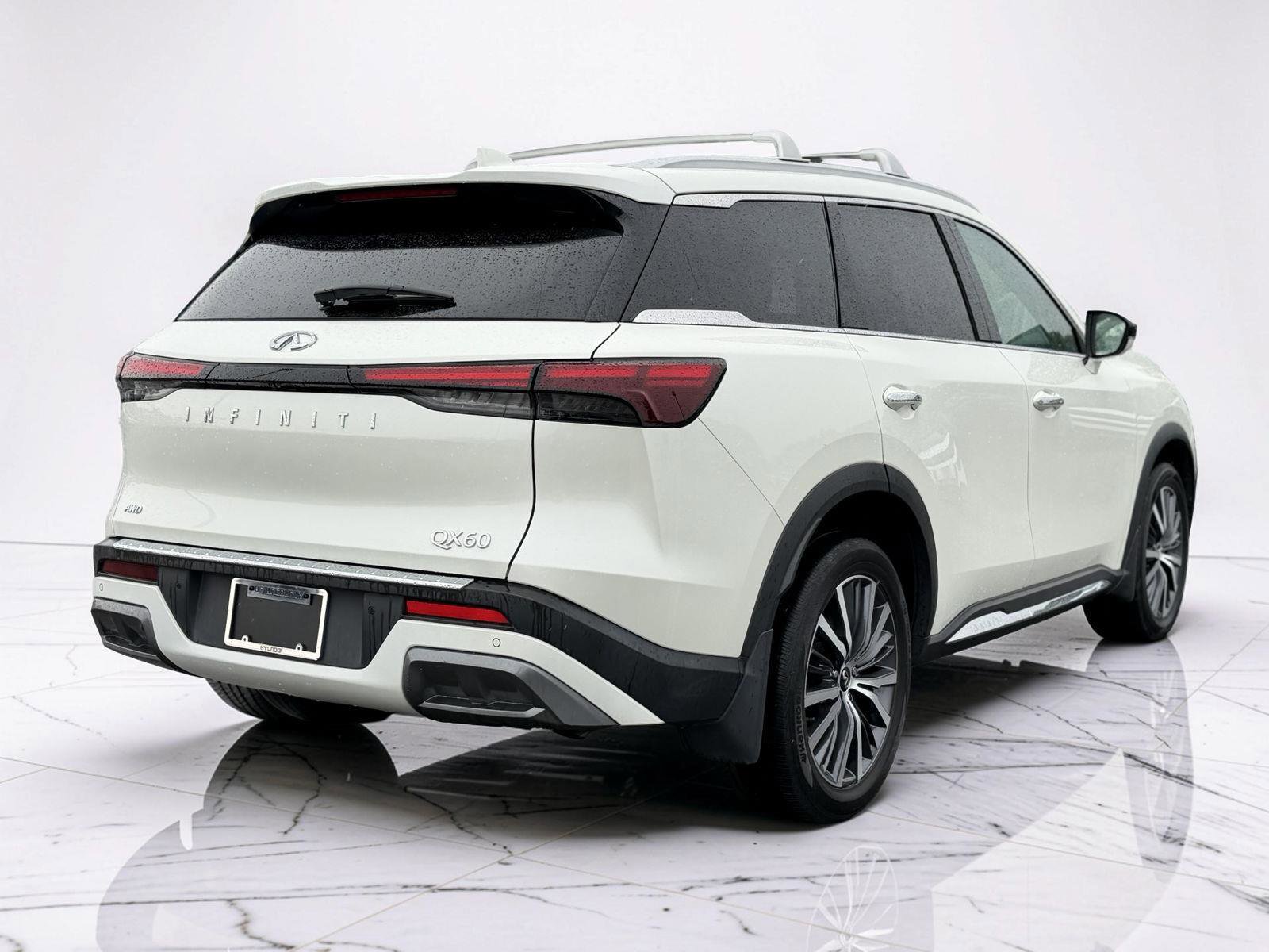 Used 2023 INFINITI QX60 Sensory w/ Vision Package AWD/4WD image 2