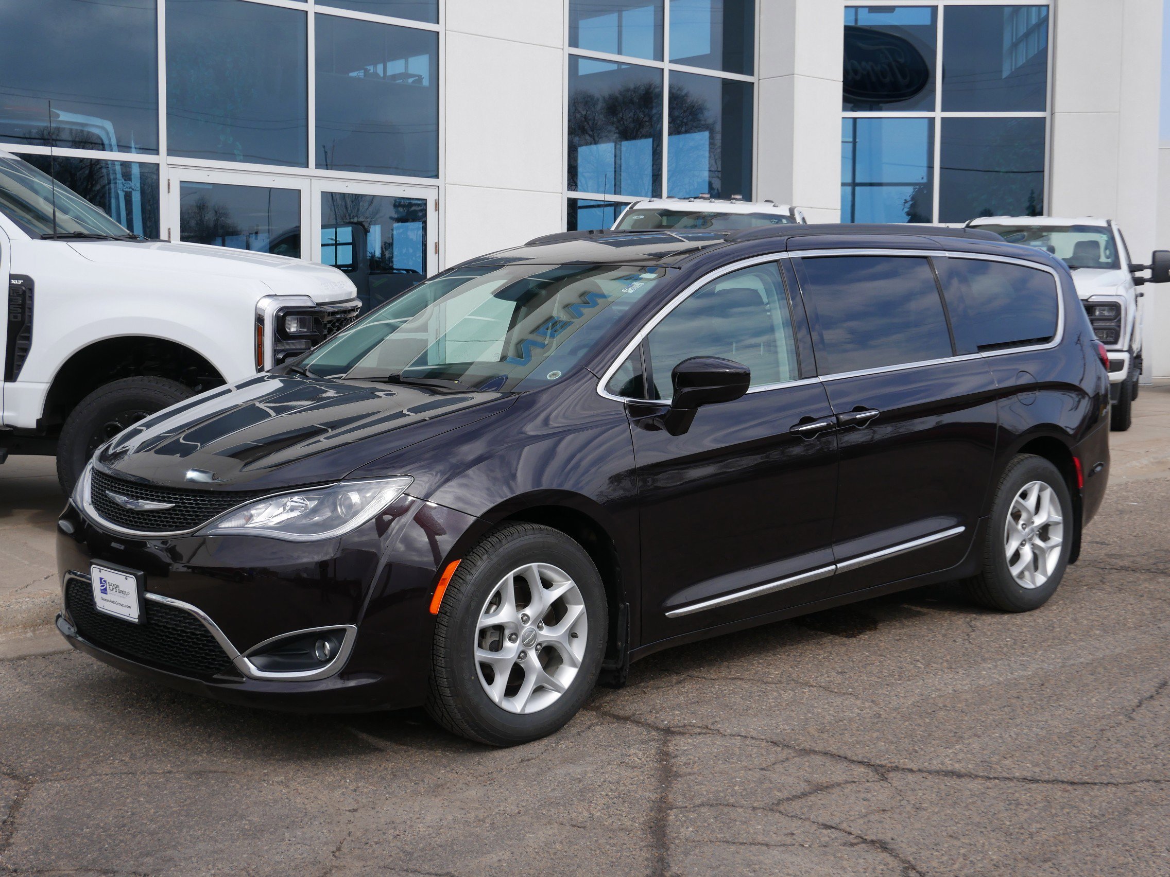 Used 2017 Chrysler Pacifica Touring-L w/ Tire & Wheel Group image 25