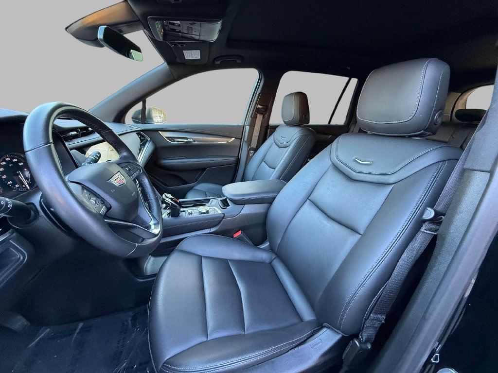 Certified 2025 Cadillac XT6 Luxury AWD/4WD image 2