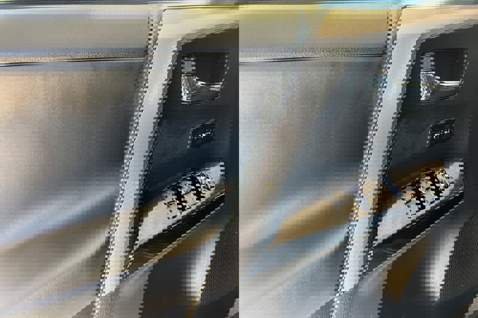 Used 2017 Toyota RAV4 Limited AWD/4WD image 12