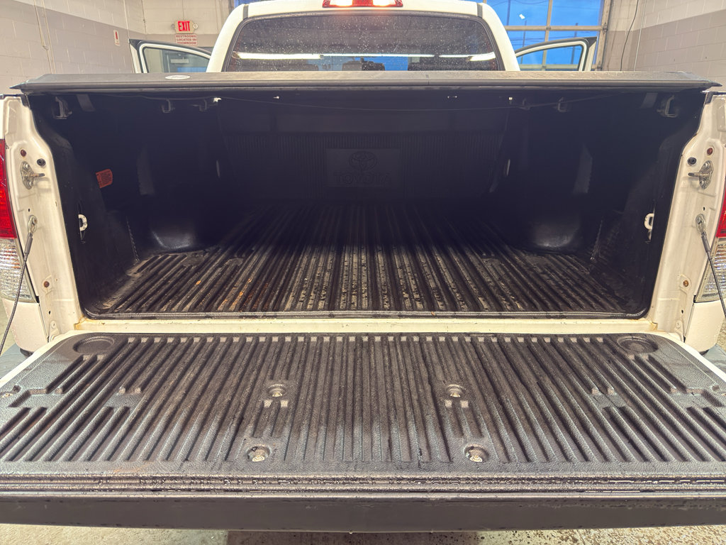 Used 2012 Toyota Tundra 4x4 CrewMax w/ Tow Pkg image 29