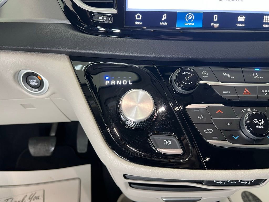 Used 2024 Chrysler Pacifica Touring-L image 13