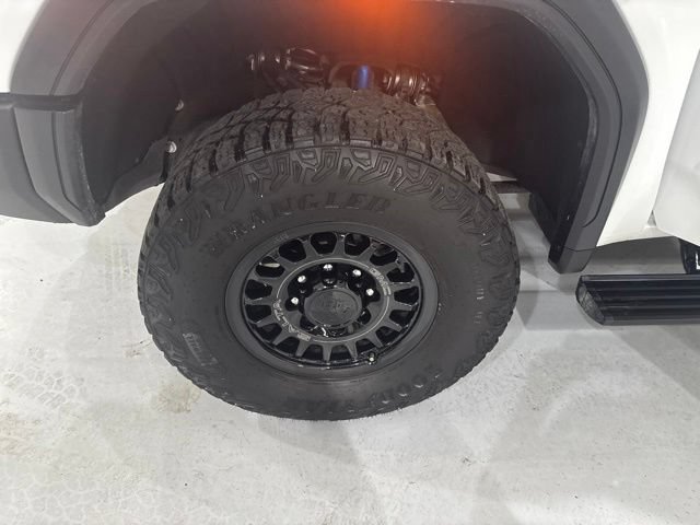 Used 2025 GMC Sierra 2500 AT4X w/ AT4X AEV Edition AWD/4WD image 43