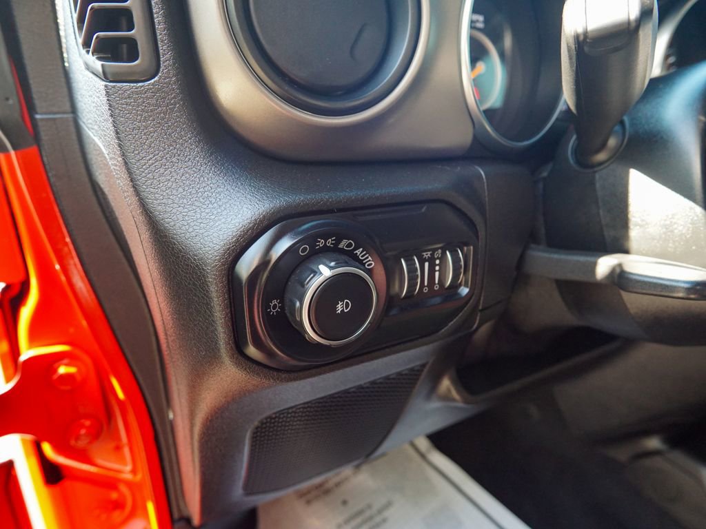 Used 2020 Jeep Wrangler Sport AWD/4WD image 15