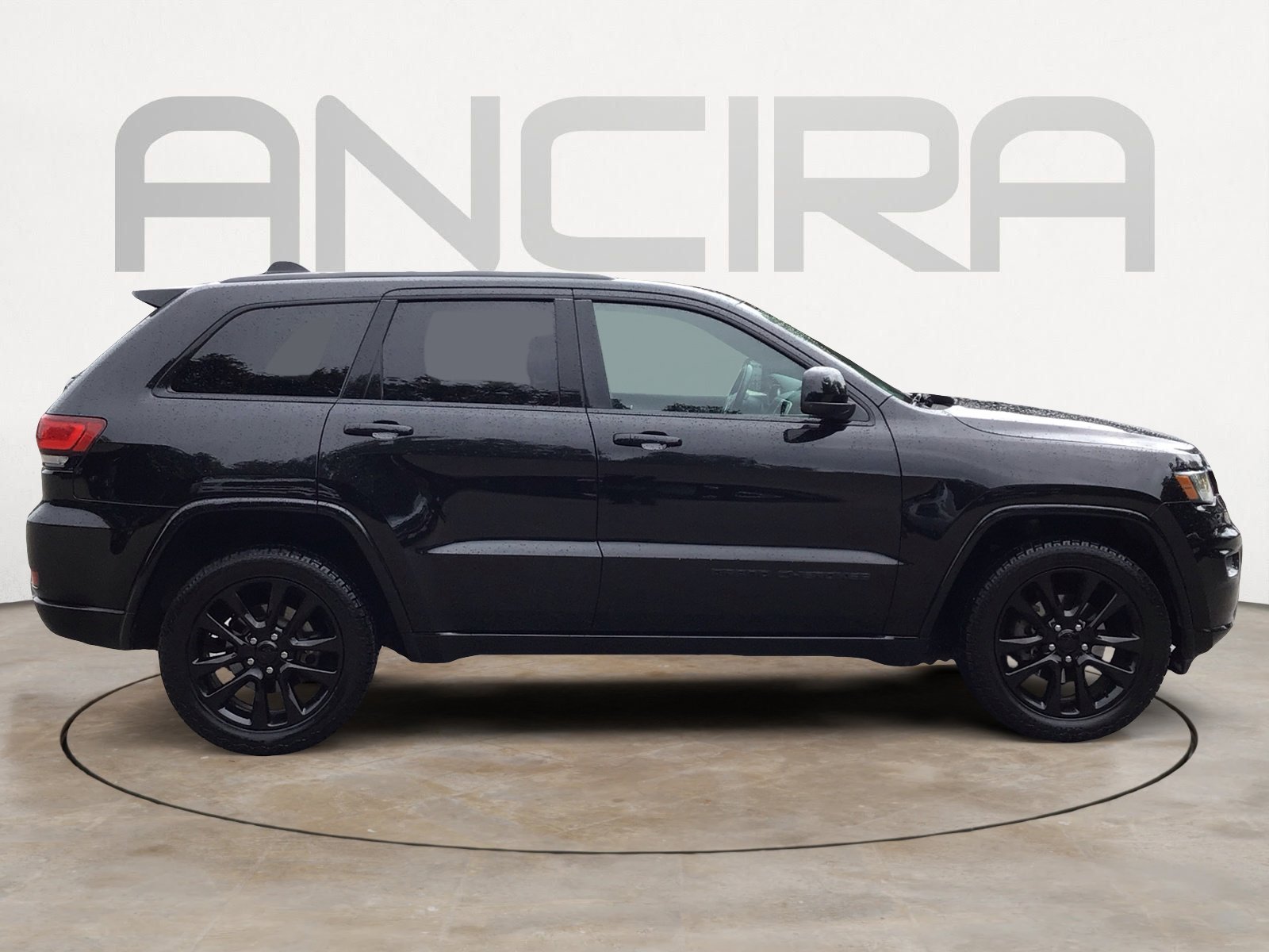 Used 2018 Jeep Grand Cherokee Altitude AWD/4WD image 11