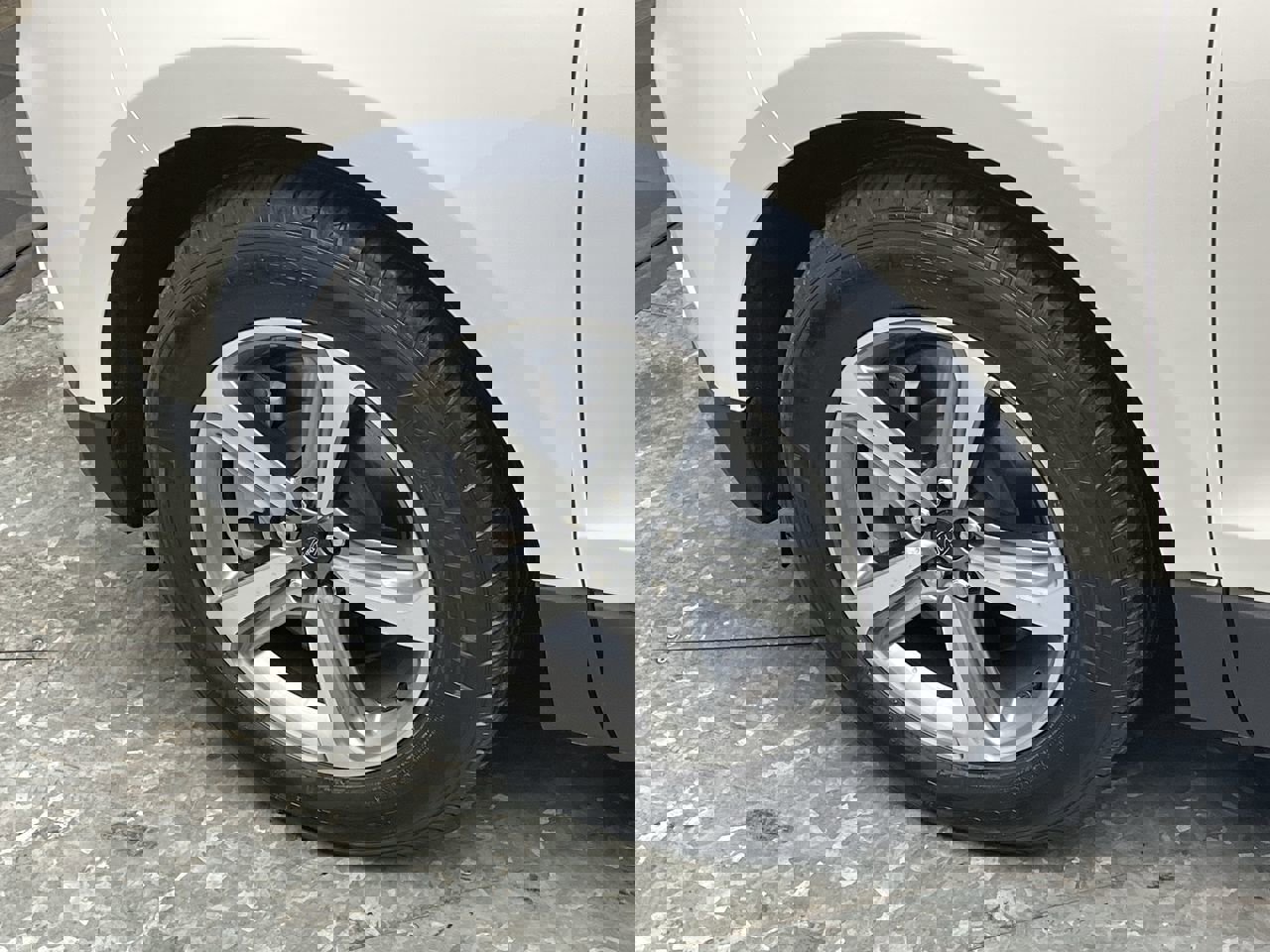 Used 2024 Ford Edge SEL w/ Convenience Package image 36