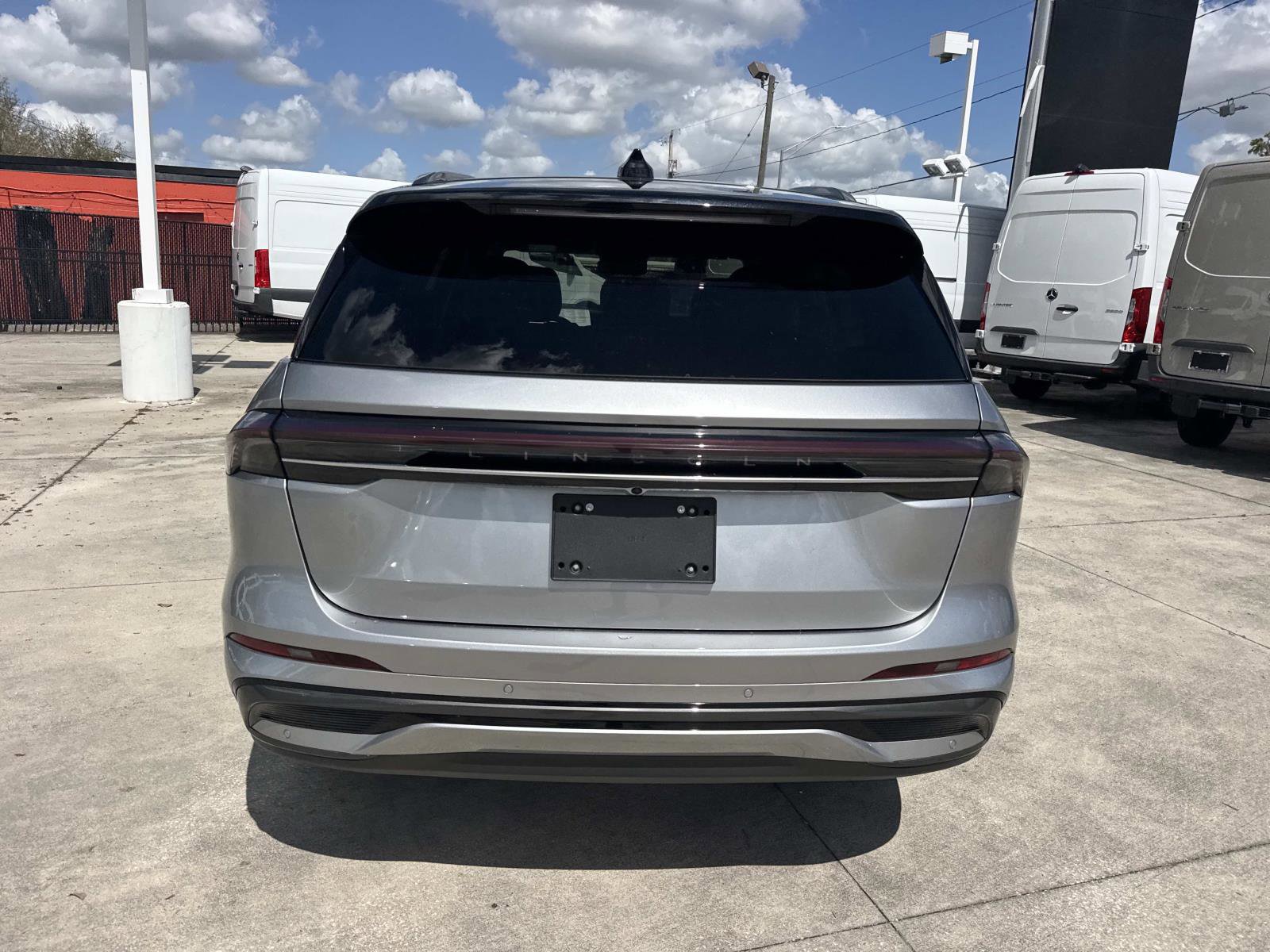 Used 2025 Lincoln Nautilus Reserve image 4