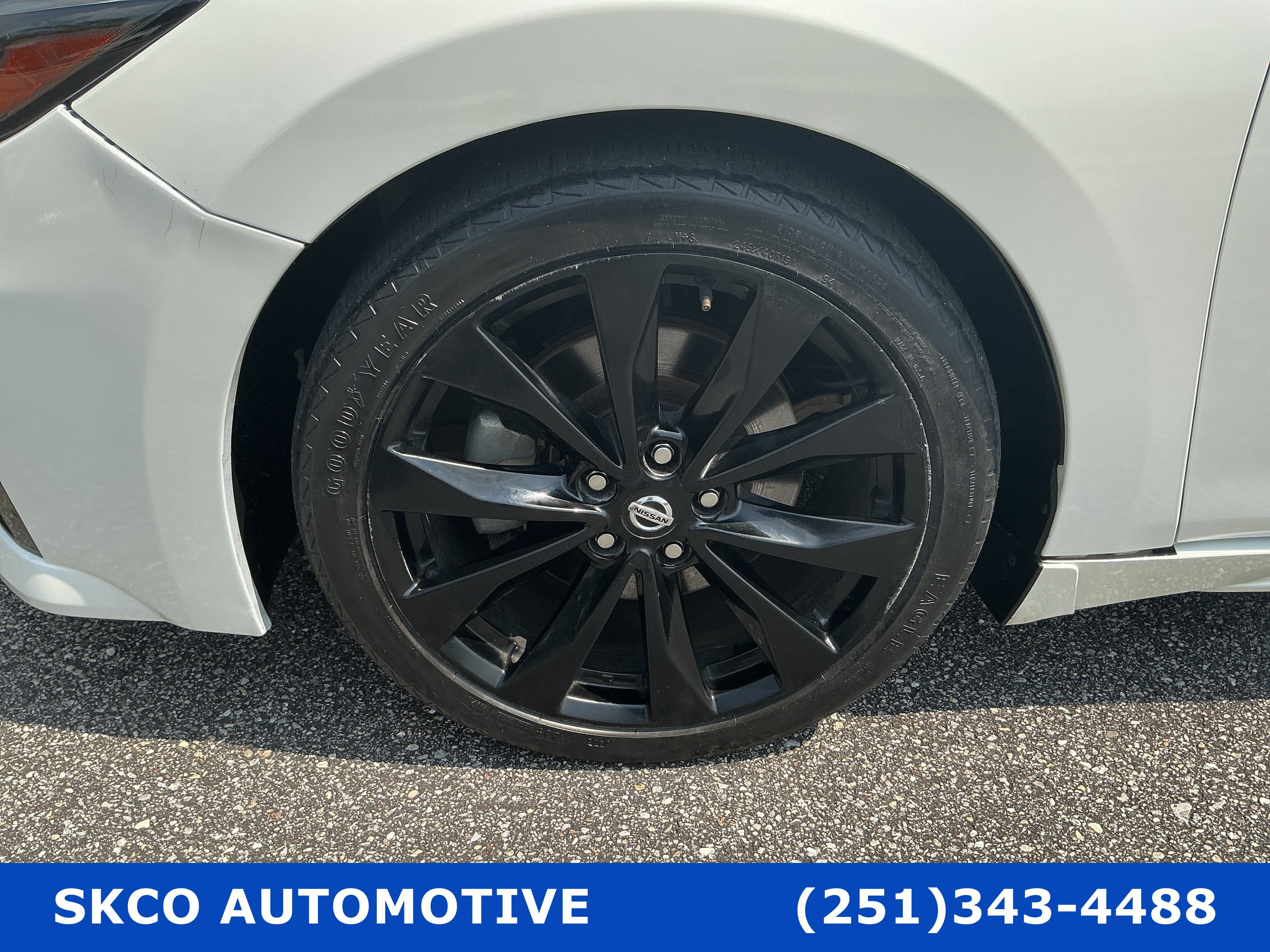 Used 2020 Nissan Maxima SR w/ Sport Mat Group FWD image 9
