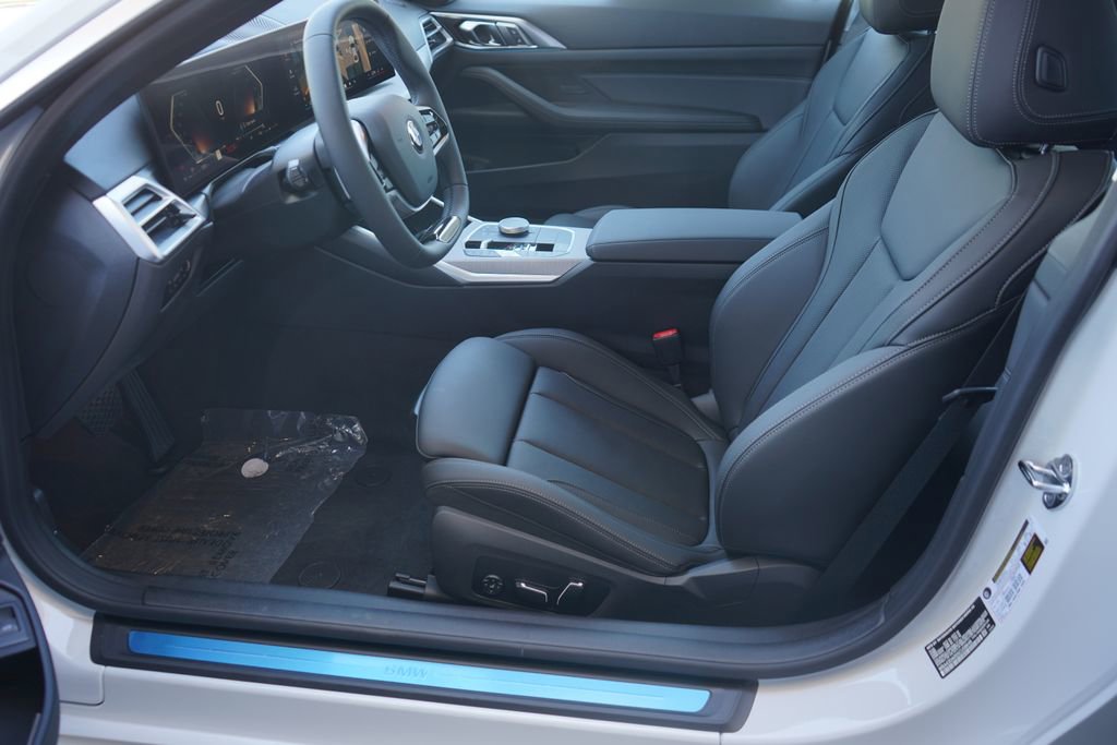 Used 2025 BMW 430i Coupe w/ Convenience Package image 9