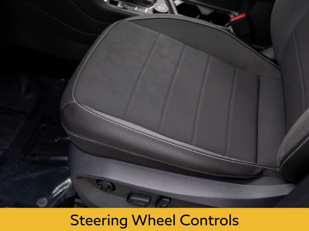 Used 2024 Volkswagen Taos SE image 17