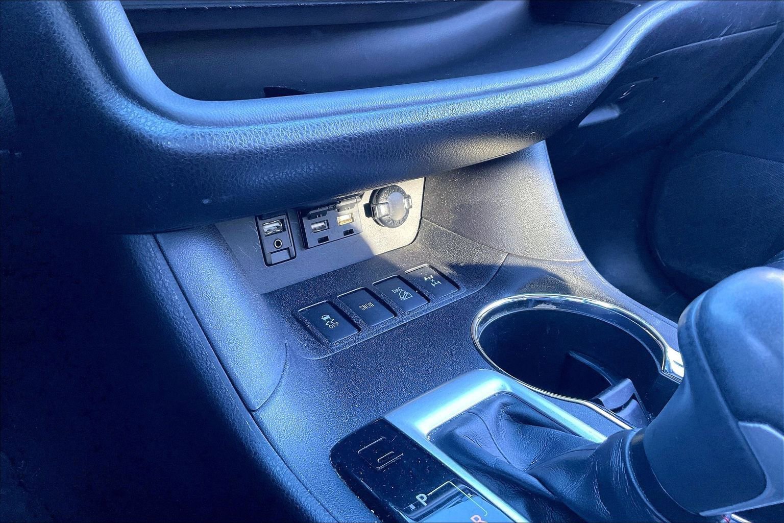 Used 2019 Toyota Highlander AWD V6 image 21