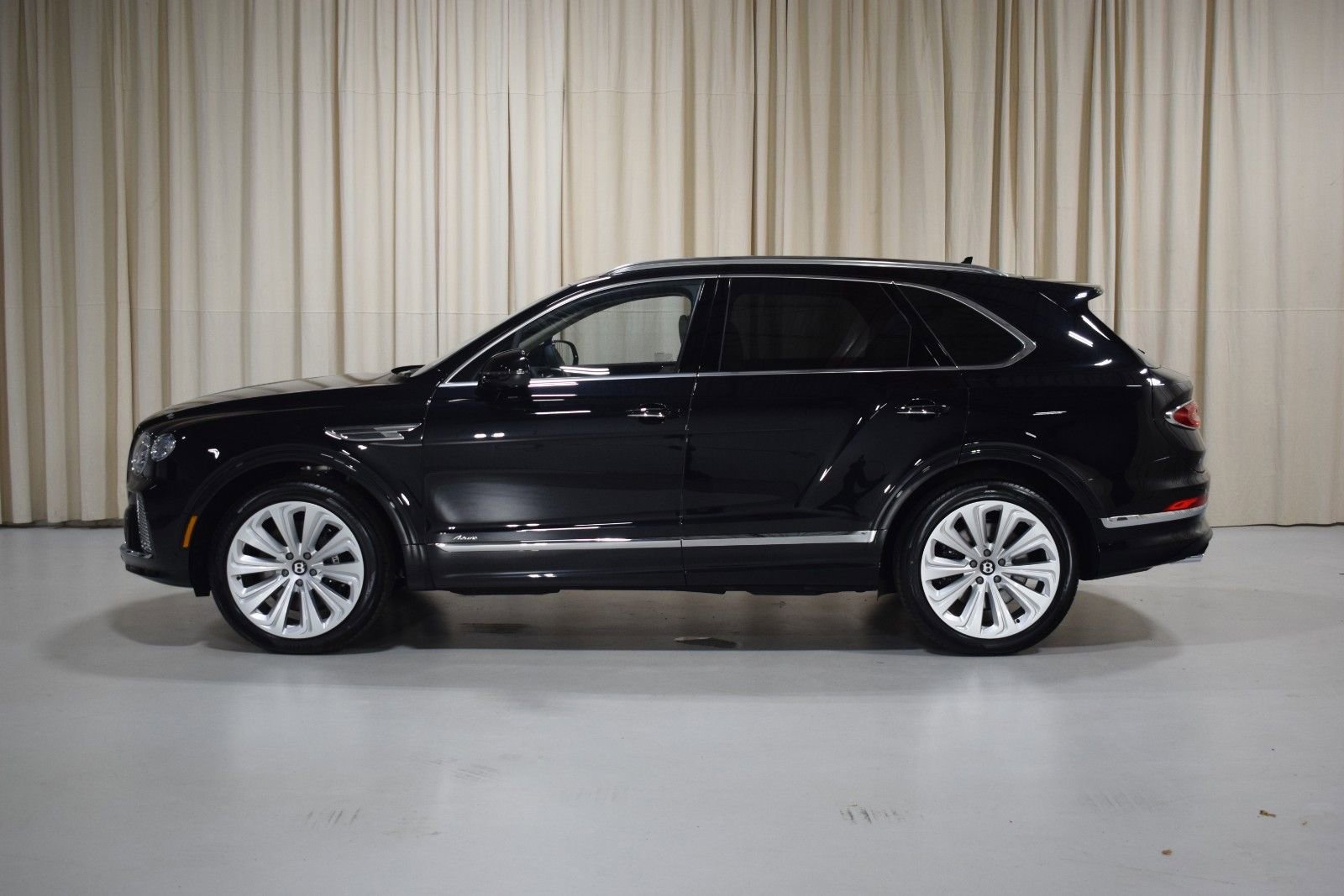 New 2025 Bentley Bentayga AWD/4WD image 11