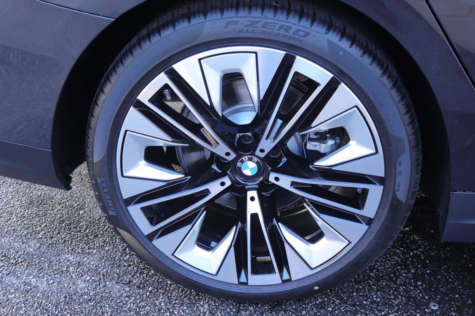 Used 2025 BMW 530i w/ Executive Package image 45