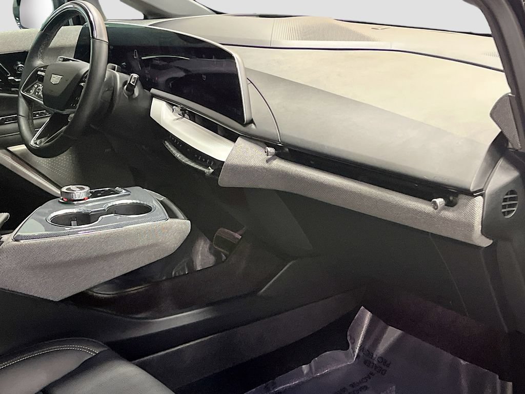 Used 2025 Cadillac Optiq Sport 2 AWD/4WD image 28