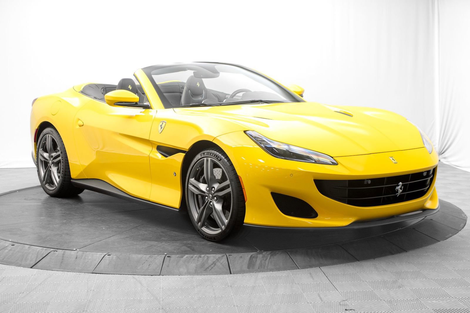 Used 2019 Ferrari Portofino RWD image 17