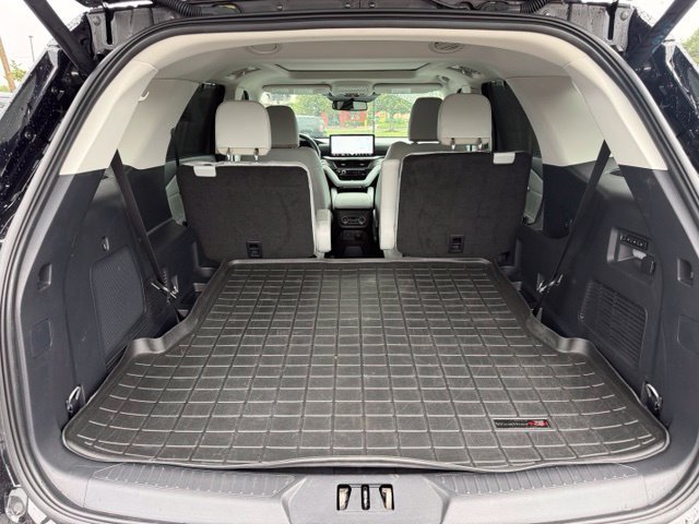 Used 2025 Ford Explorer Platinum w/ Ultimate Package AWD/4WD image 10