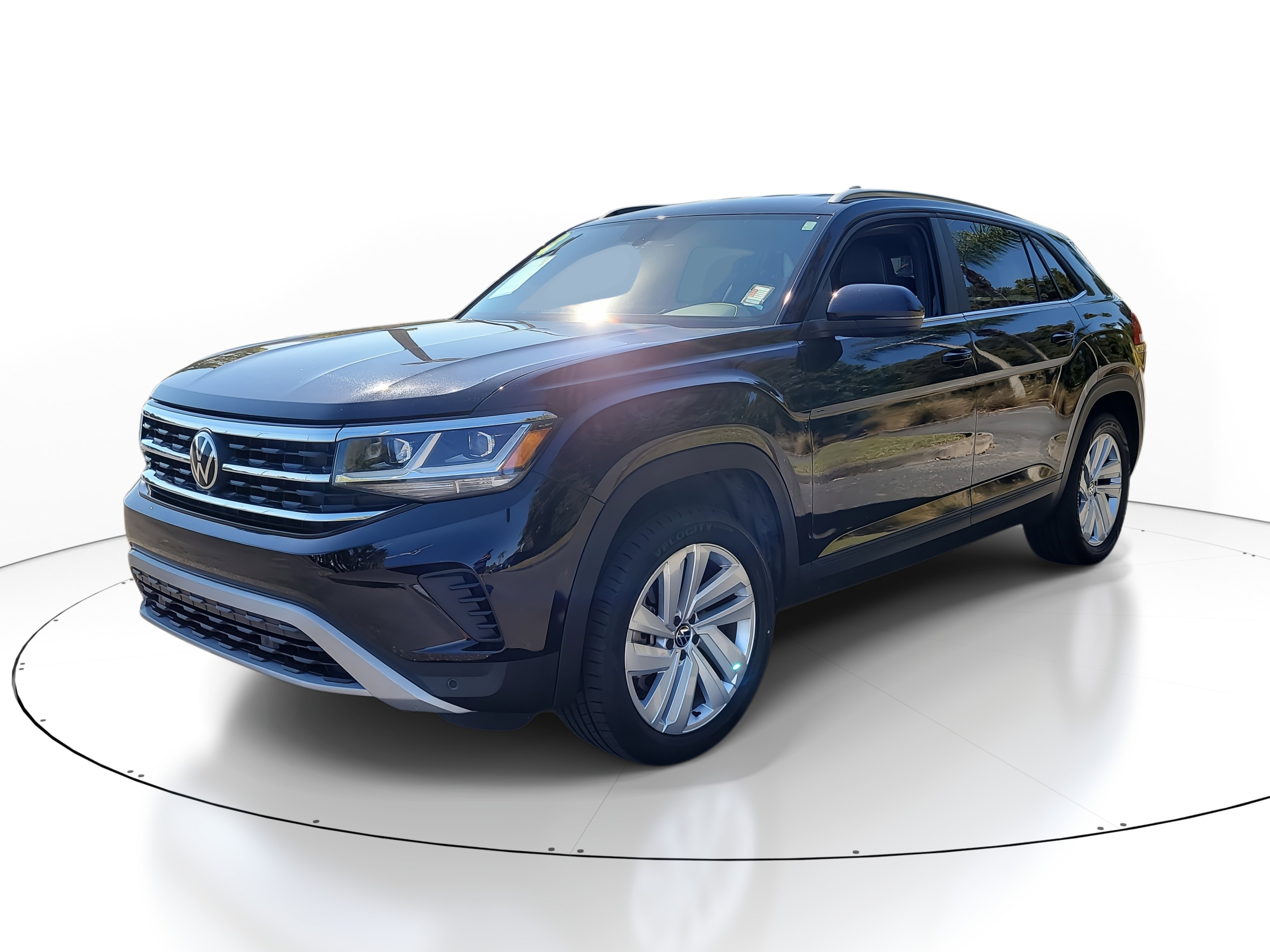 Used 2023 Volkswagen Atlas Cross Sport SE image 3