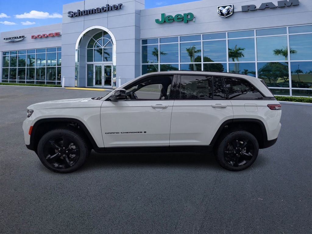 New 2025 Jeep Grand Cherokee Limited w/ Black Appearance Package image 4