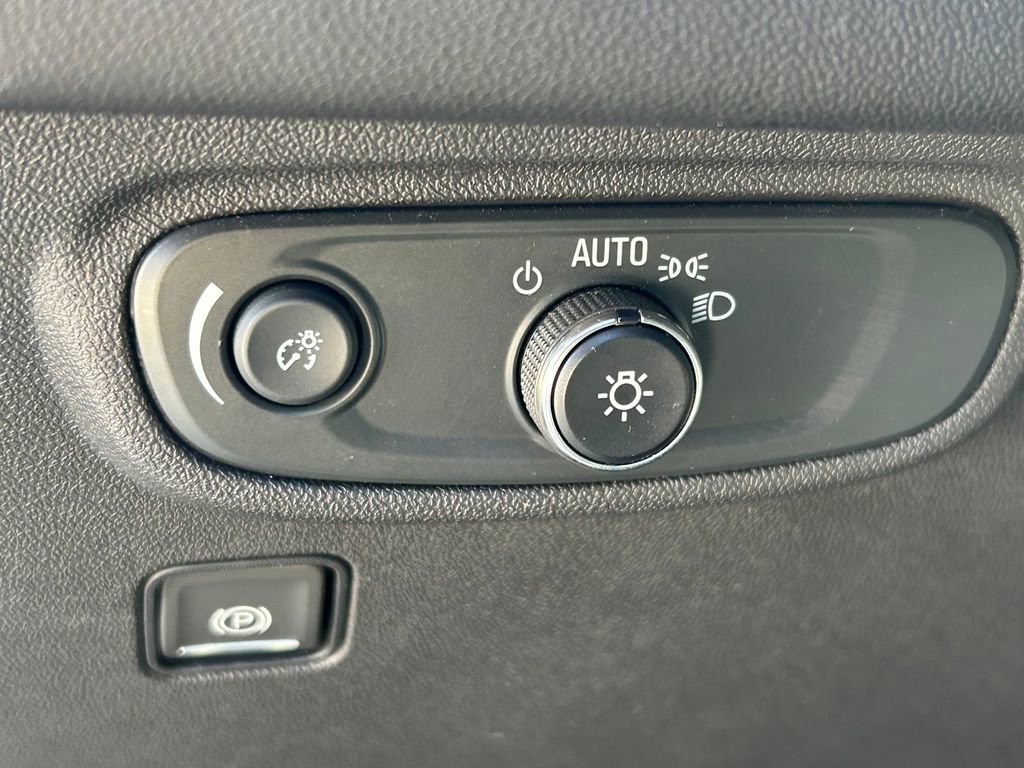 Used 2024 GMC Terrain SLE image 24