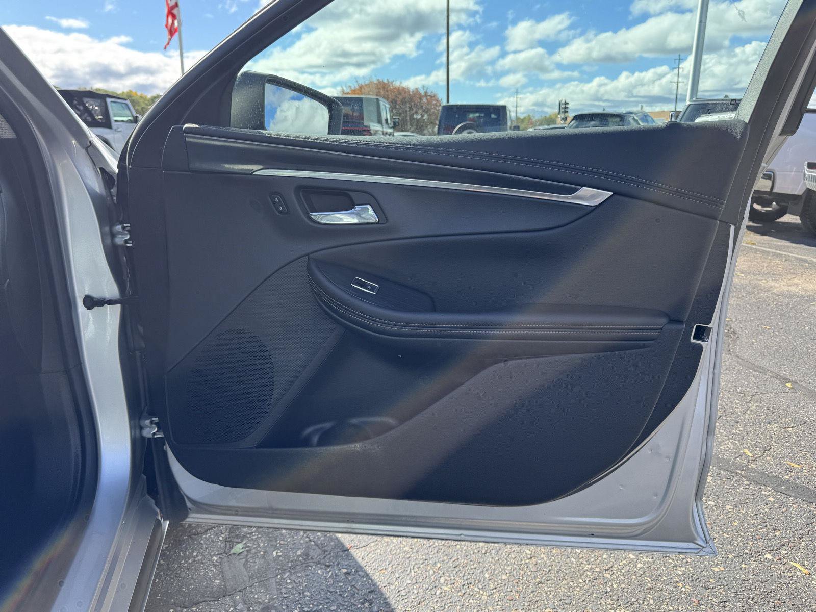 Used 2019 Chevrolet Impala LT FWD image 24