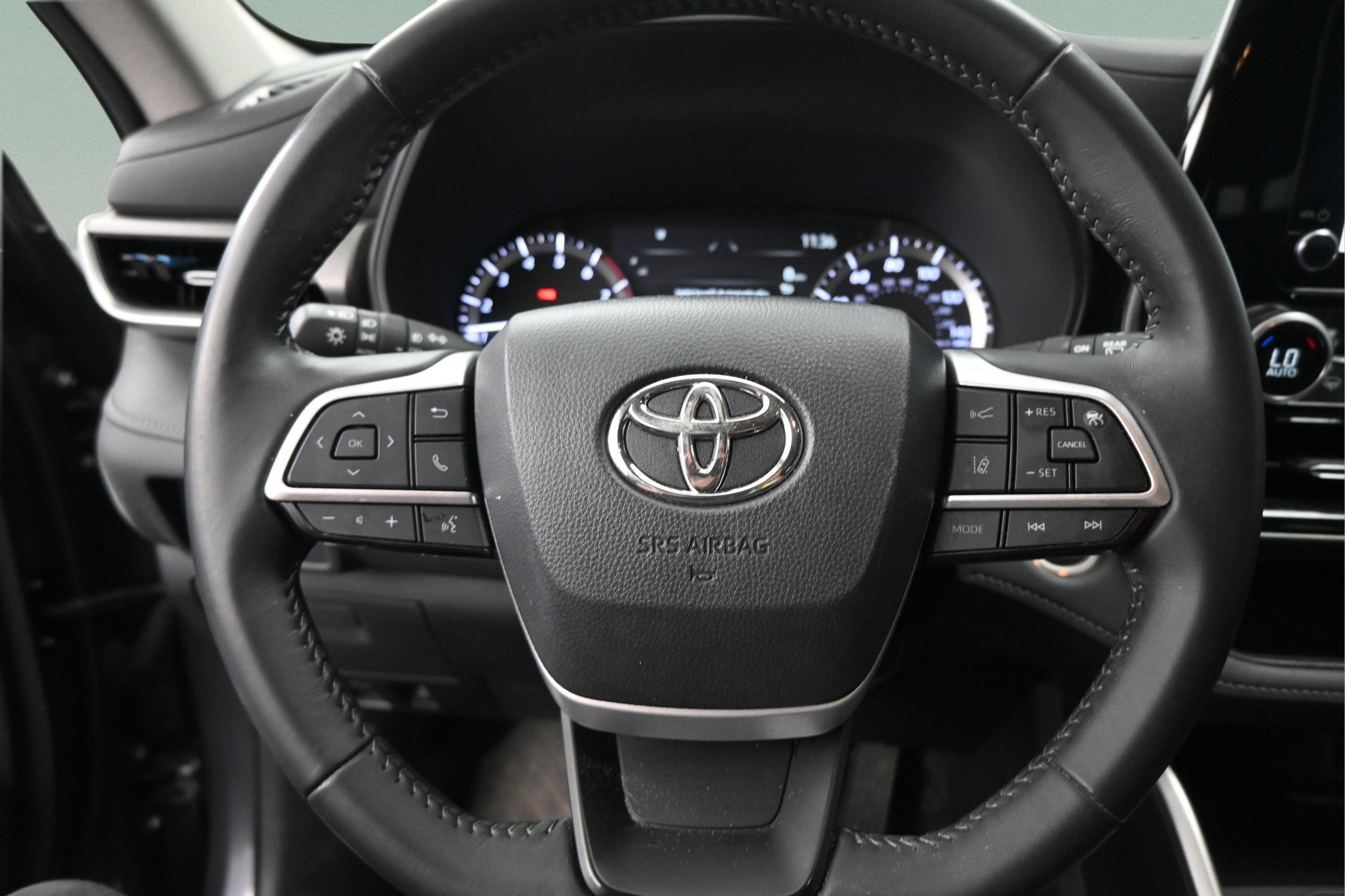 Certified 2024 Toyota Highlander LE AWD/4WD image 27