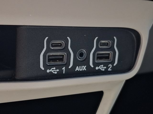 Certified 2023 Chrysler Pacifica Touring-L FWD image 22