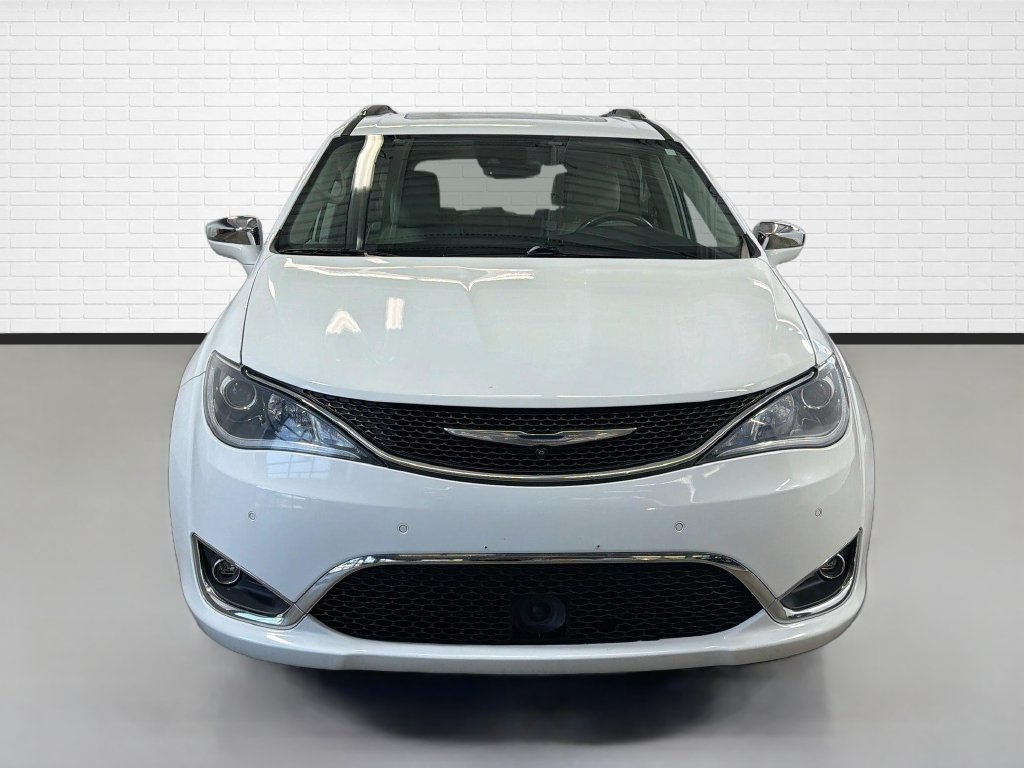 Used 2017 Chrysler Pacifica Limited w/ UConnect Theater Package FWD image 2