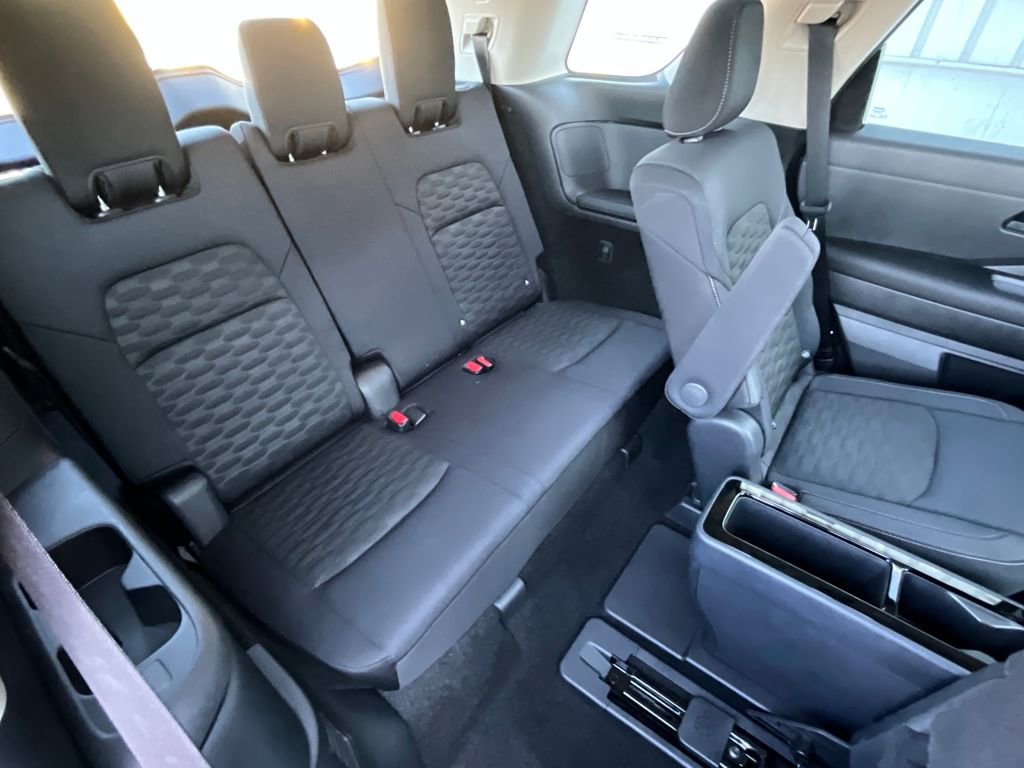 Used 2025 Nissan Pathfinder SV w/ SV Premium Package image 30