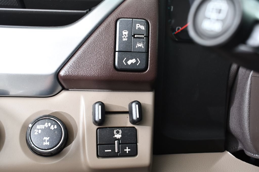 Used 2018 Chevrolet Suburban Premier AWD/4WD image 29