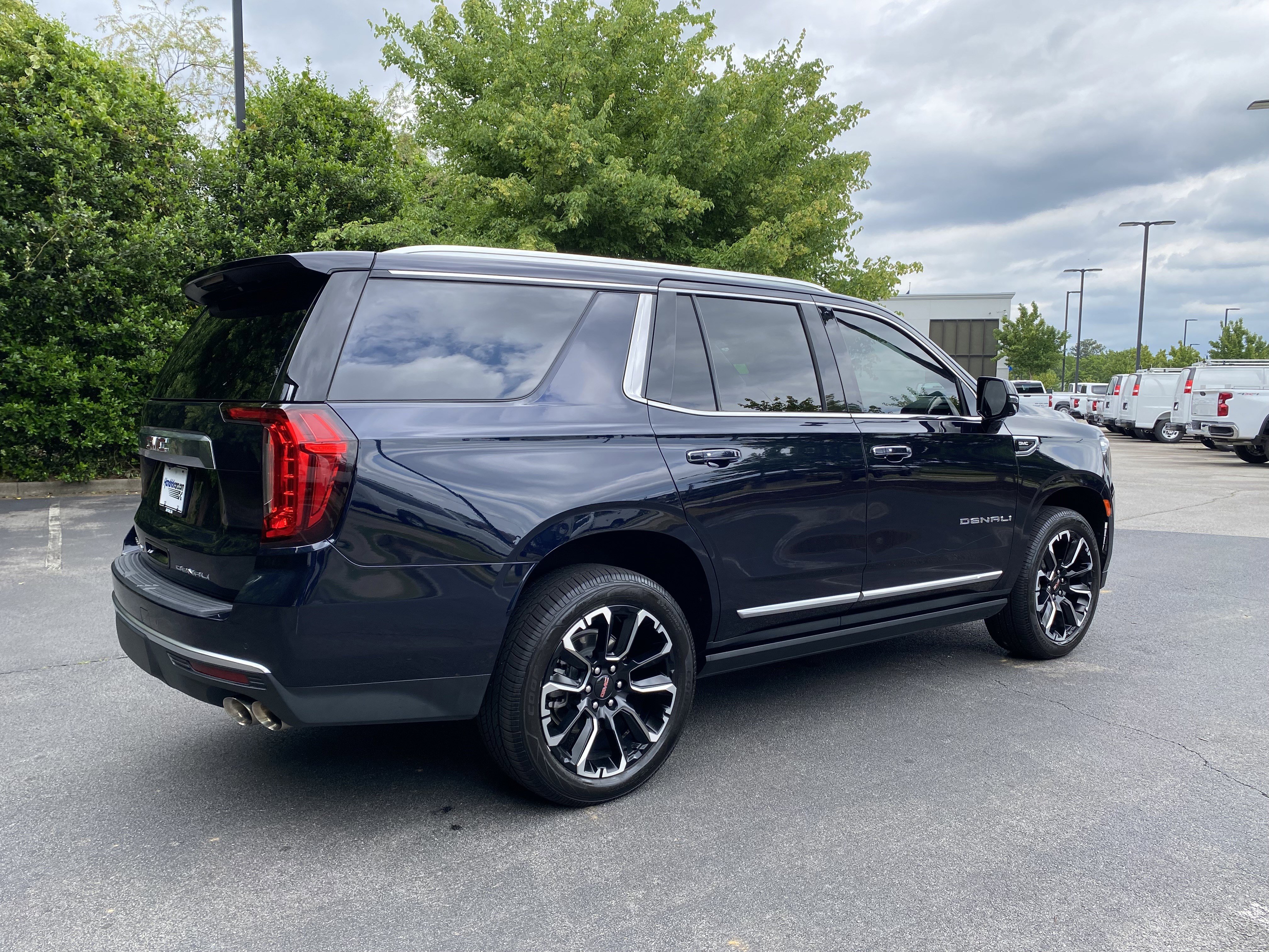 Used 2023 GMC Yukon Denali RWD image 9