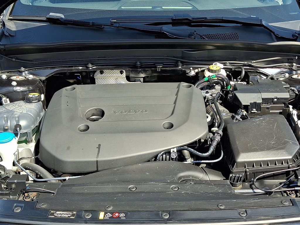 Used 2024 Volvo XC40 B5 Plus image 29