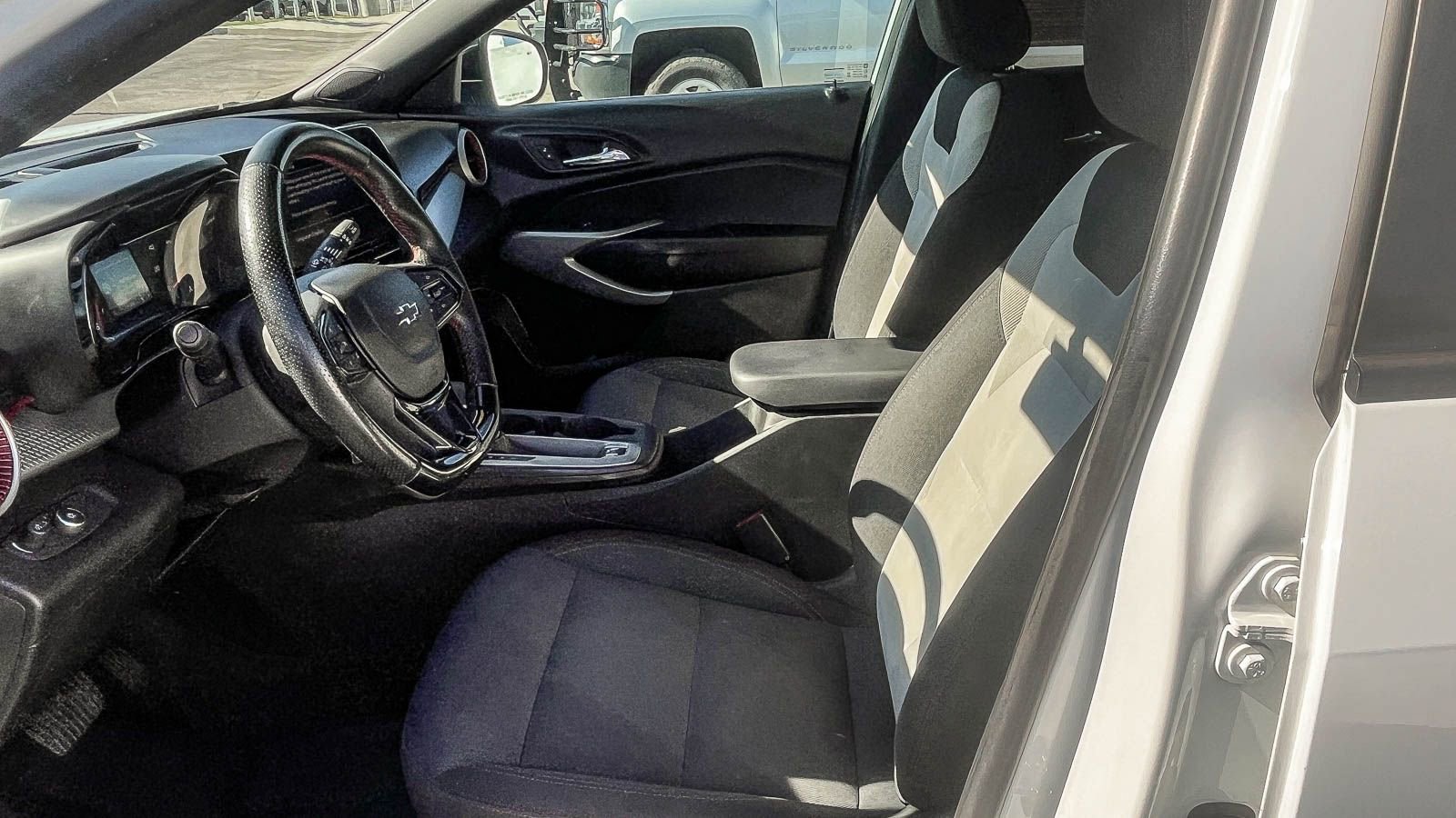 Used 2024 Chevrolet Trax RS w/ Driver Confidence Package image 17