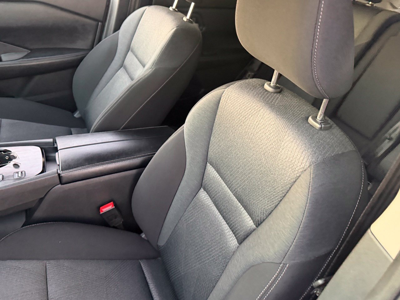 Certified 2025 Nissan Rogue SV FWD image 29